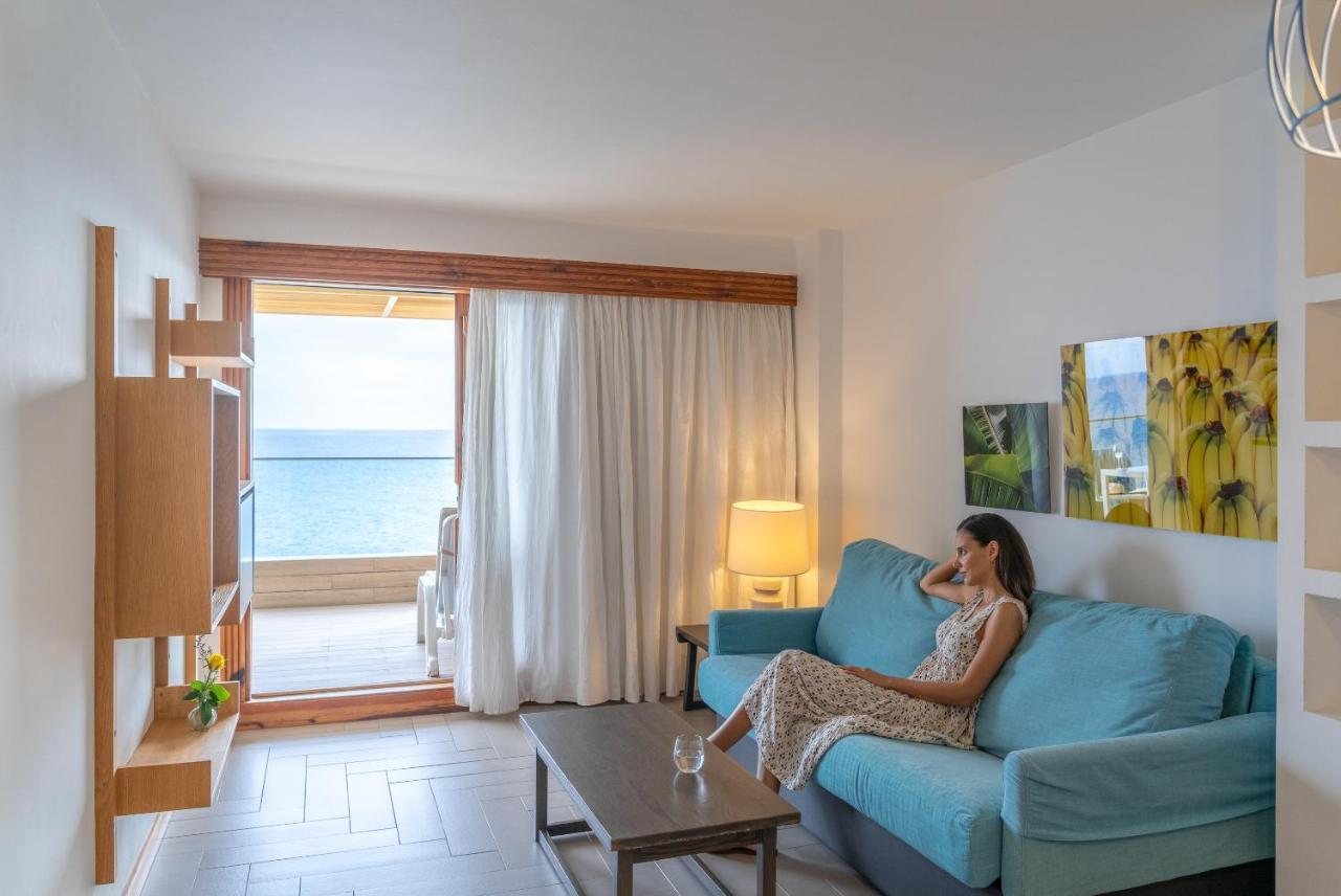One-Bedroom Apartment Sea View