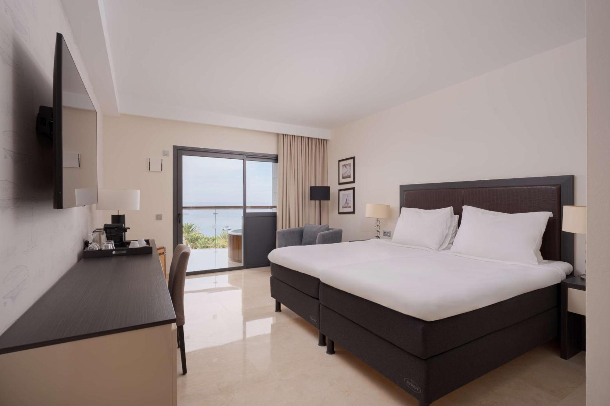 Suite 2 Bedroom & Sea View