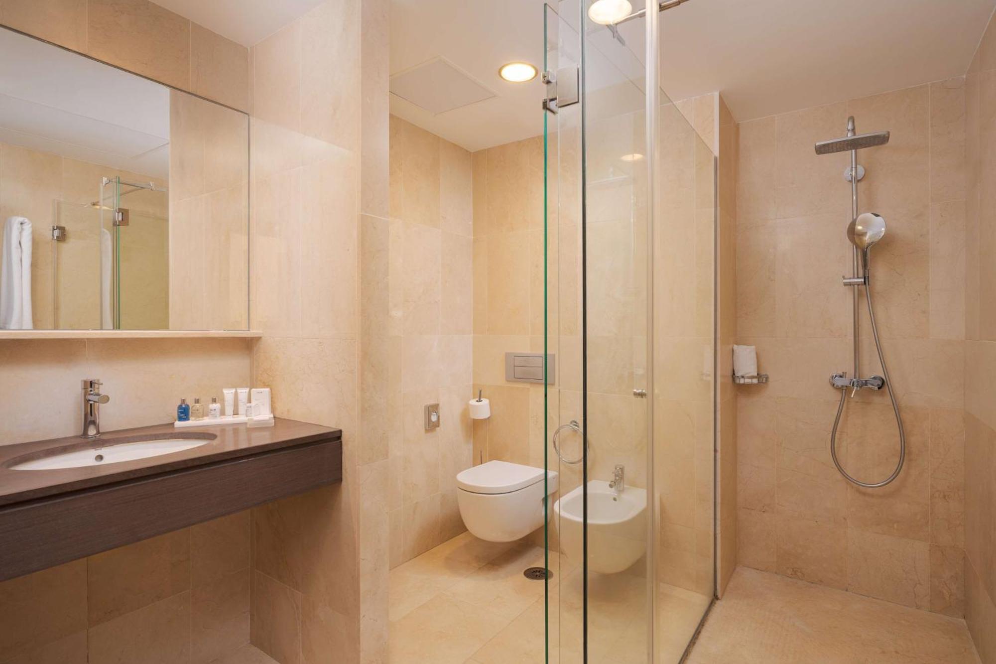 Suite 2 Bedroom & Sea View
