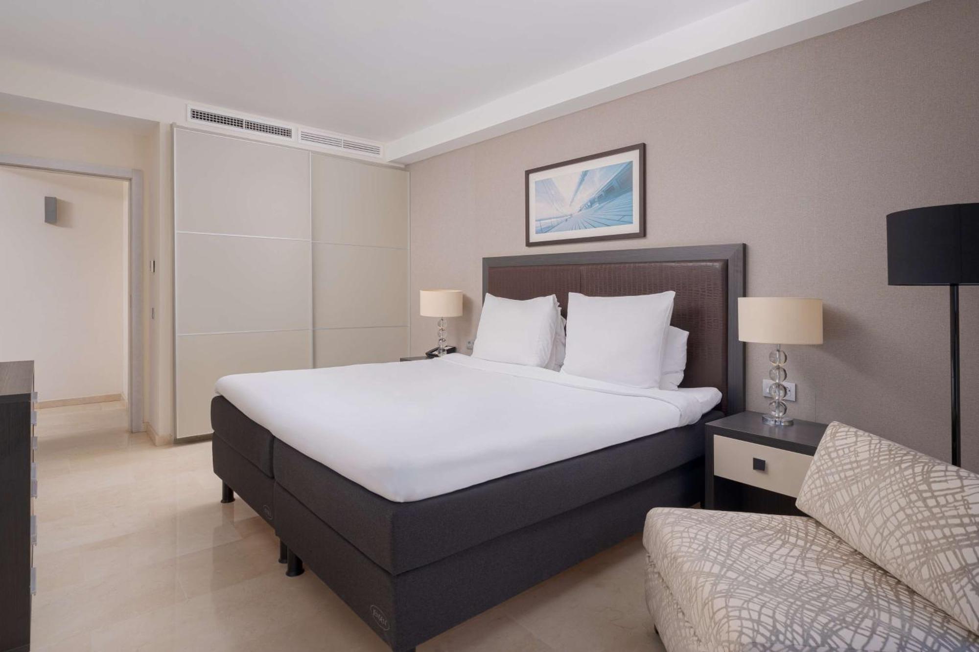 Suite 1 Bedroom & Sea View