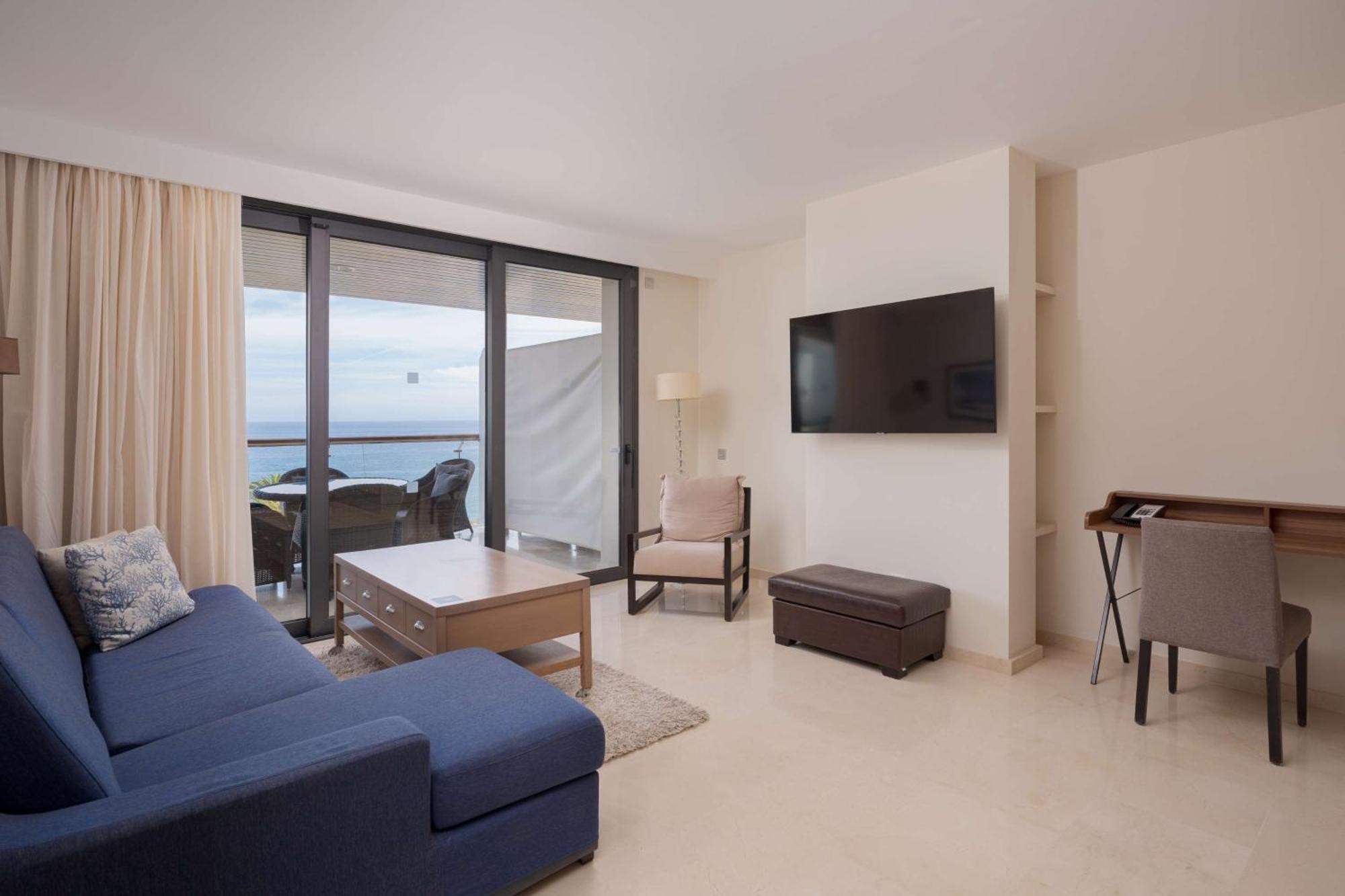 Suite 1 Bedroom & Sea View