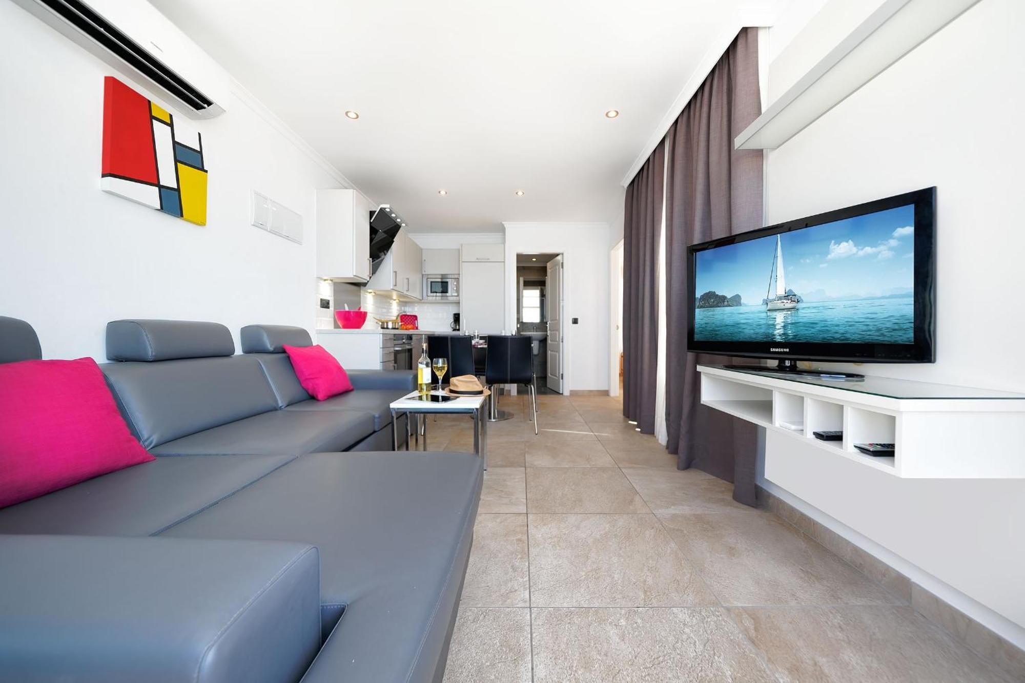 Superior One-Bedroom Apartment Sea View