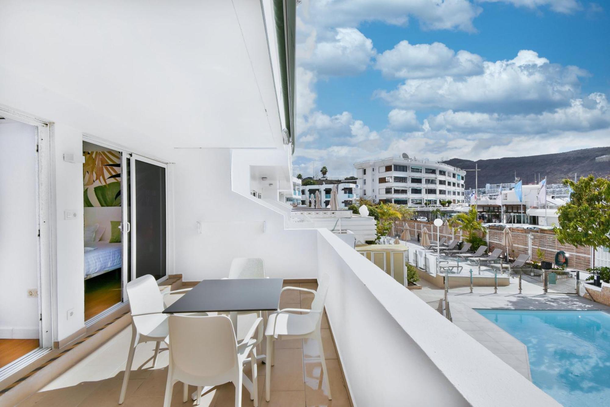 One-Bedroom Apartment Pool View
