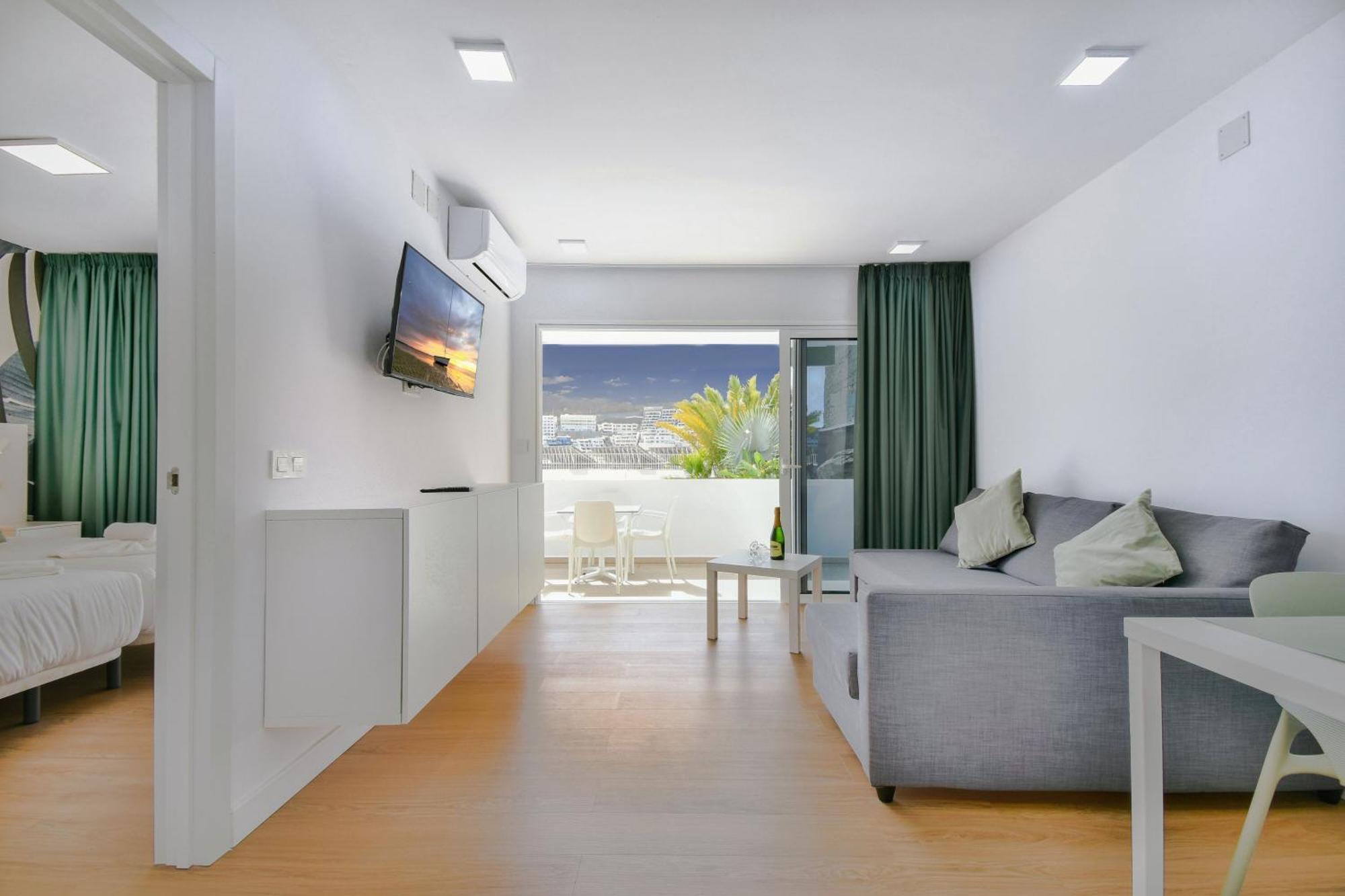 One-Bedroom Apartment Pool View