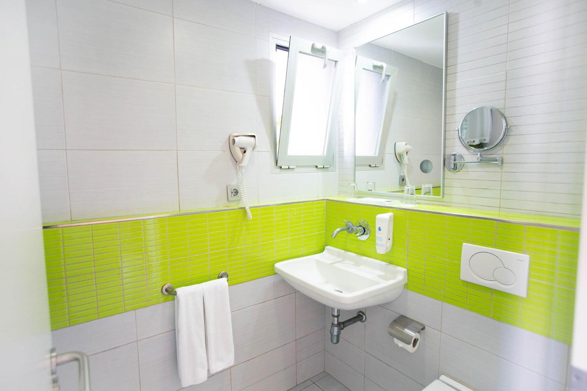 Classic One Bedroom Apartment small balcony