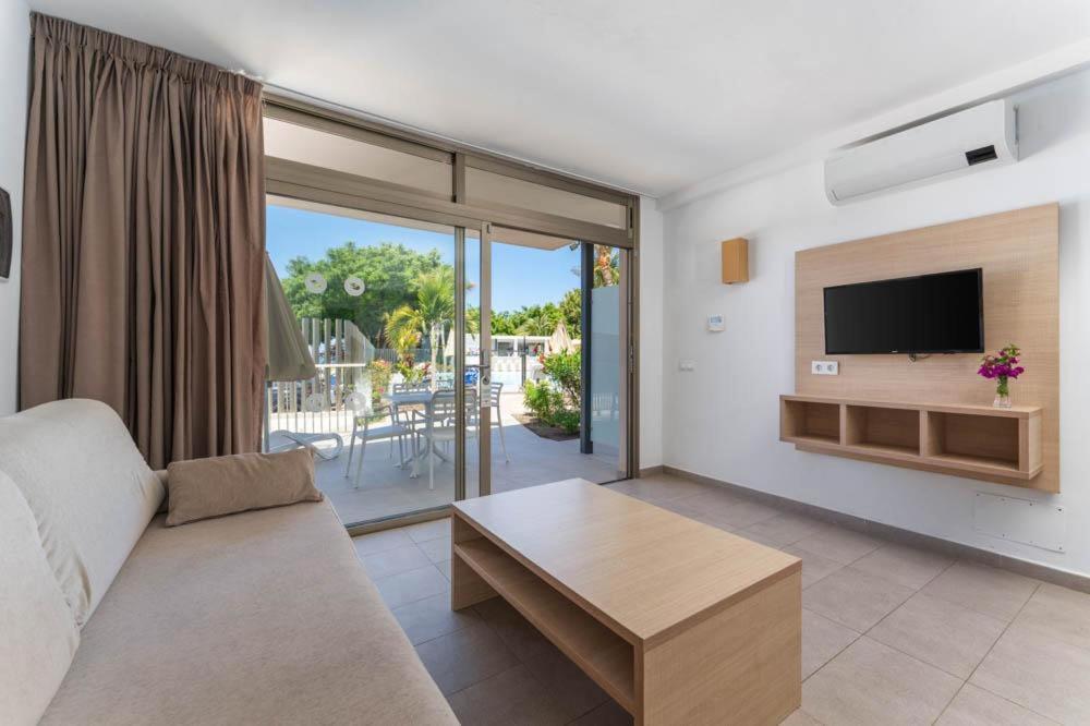 Classic One Bedroom Apartment Terrace 18