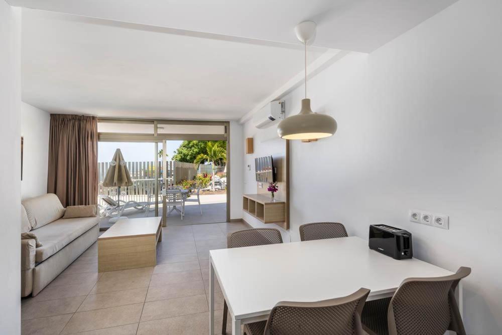 Classic One Bedroom Apartment Terrace 18