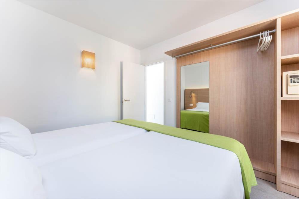 One Bedroom Apartment Balcony 18