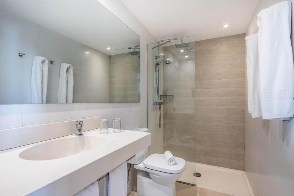 Classic One Bedroom Apartment Balcony or Terrace