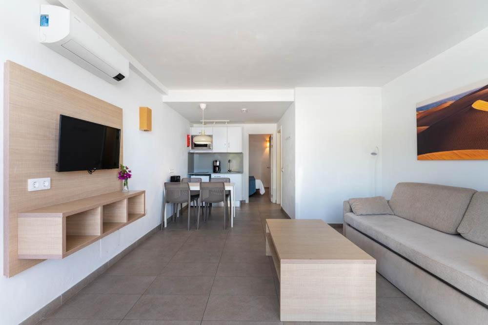 Classic One Bedroom Apartment Terrace 18