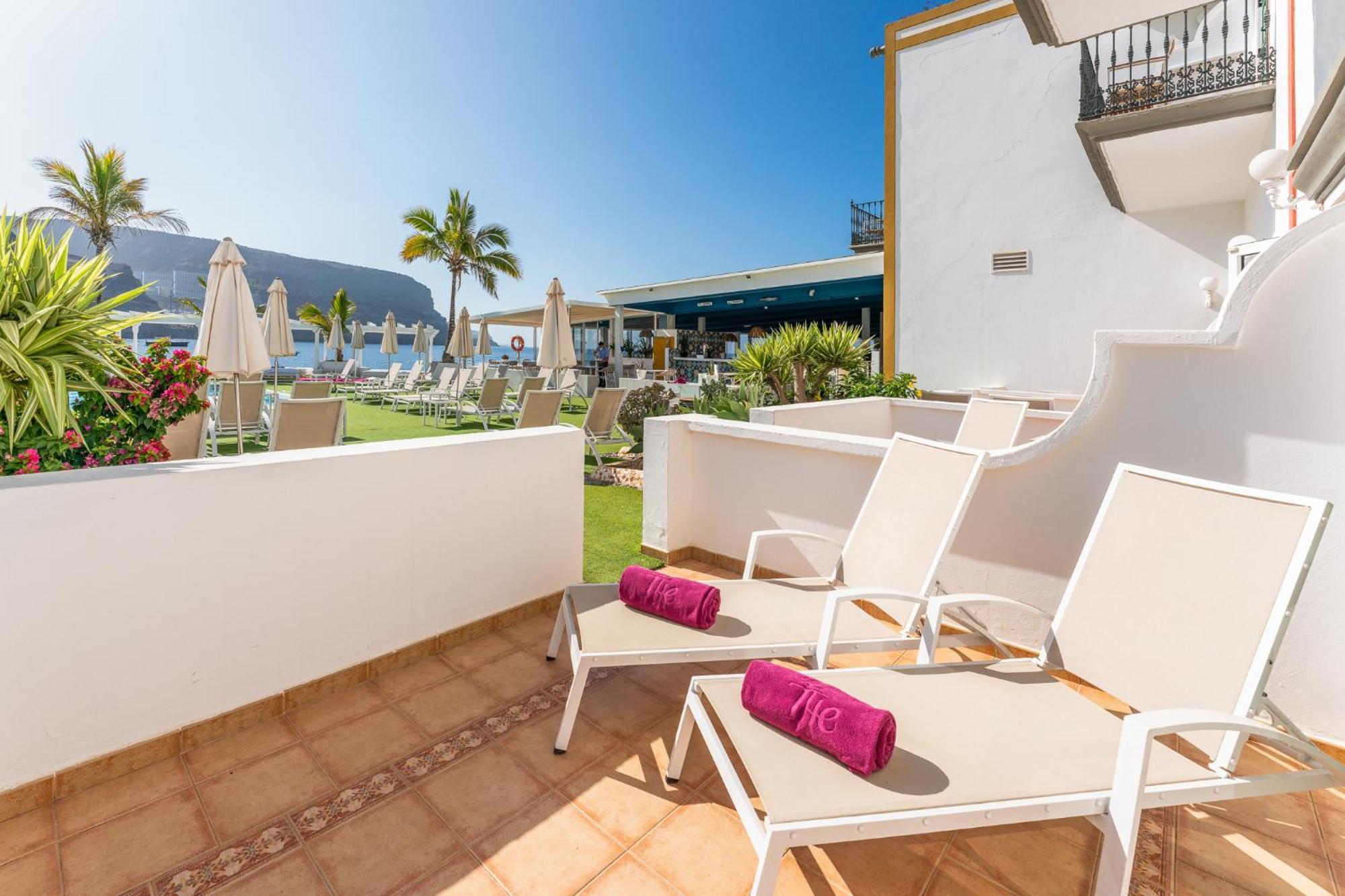 Double Room Pool View Terrace