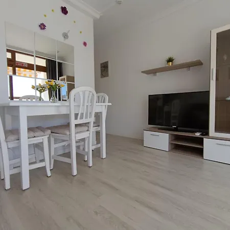 Sunny Apartment Australia By Yumbo-2