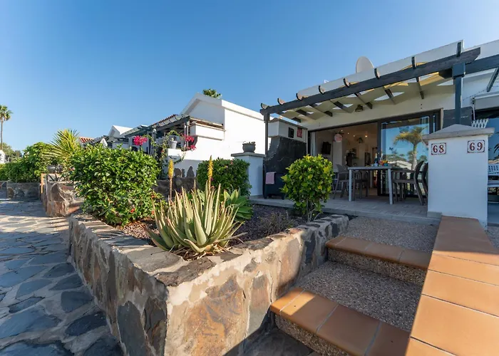 Luxury Poolside Holiday Home Maspalomas 